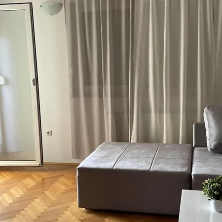 Kinderfreundliches Mit Garten By Interhome Lejlighed