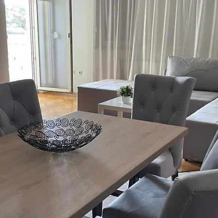 Kinderfreundliches Mit Garten By Interhome 아파트 스플리트