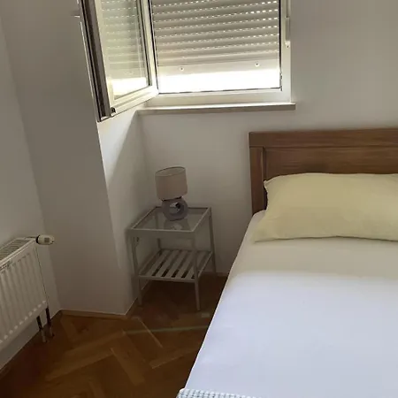 Kinderfreundliches Mit Garten By Interhome * 스플리트